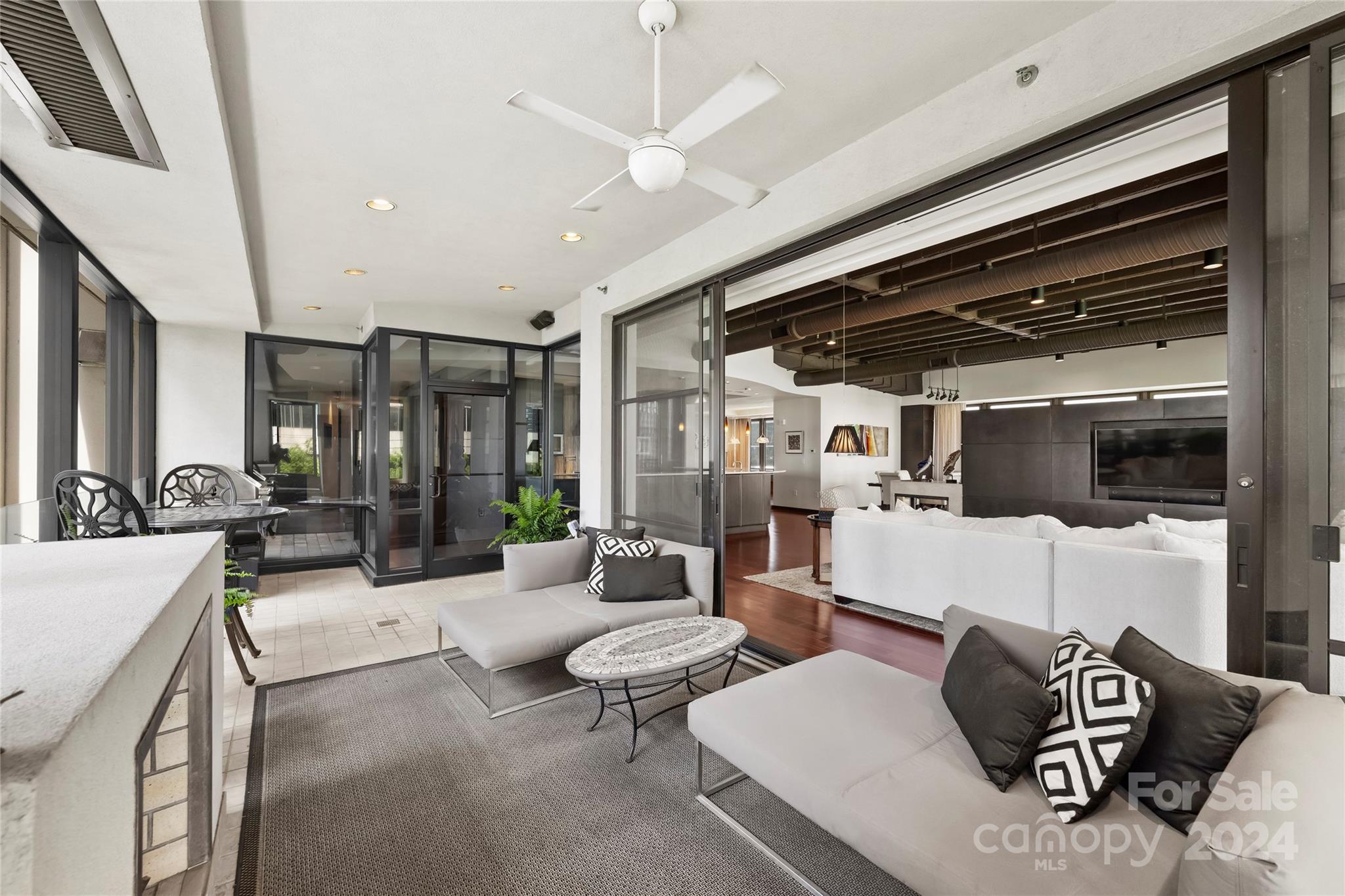 139 S Tryon Street Charlotte NC 28202