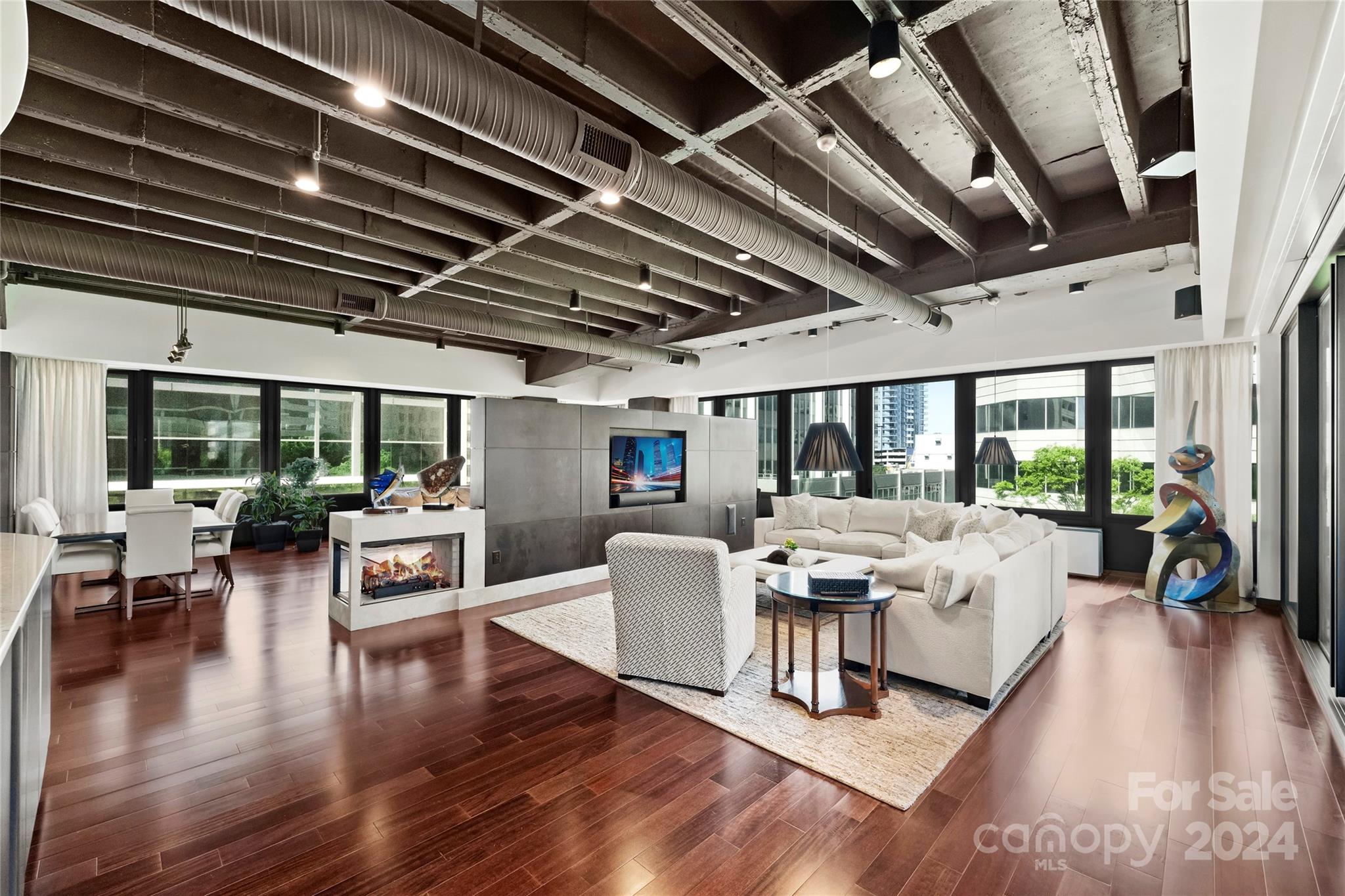 139 S Tryon Street Charlotte NC 28202