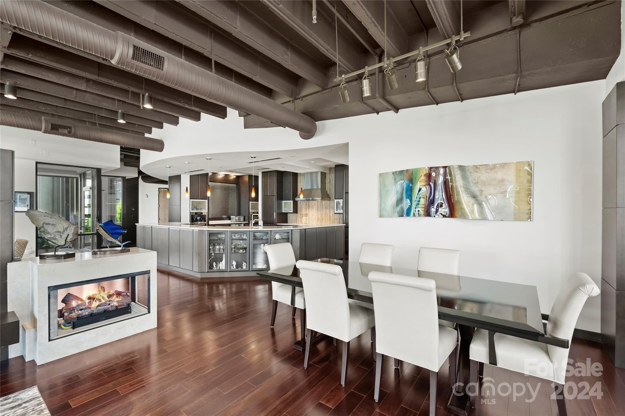139 S Tryon Street Charlotte NC 28202