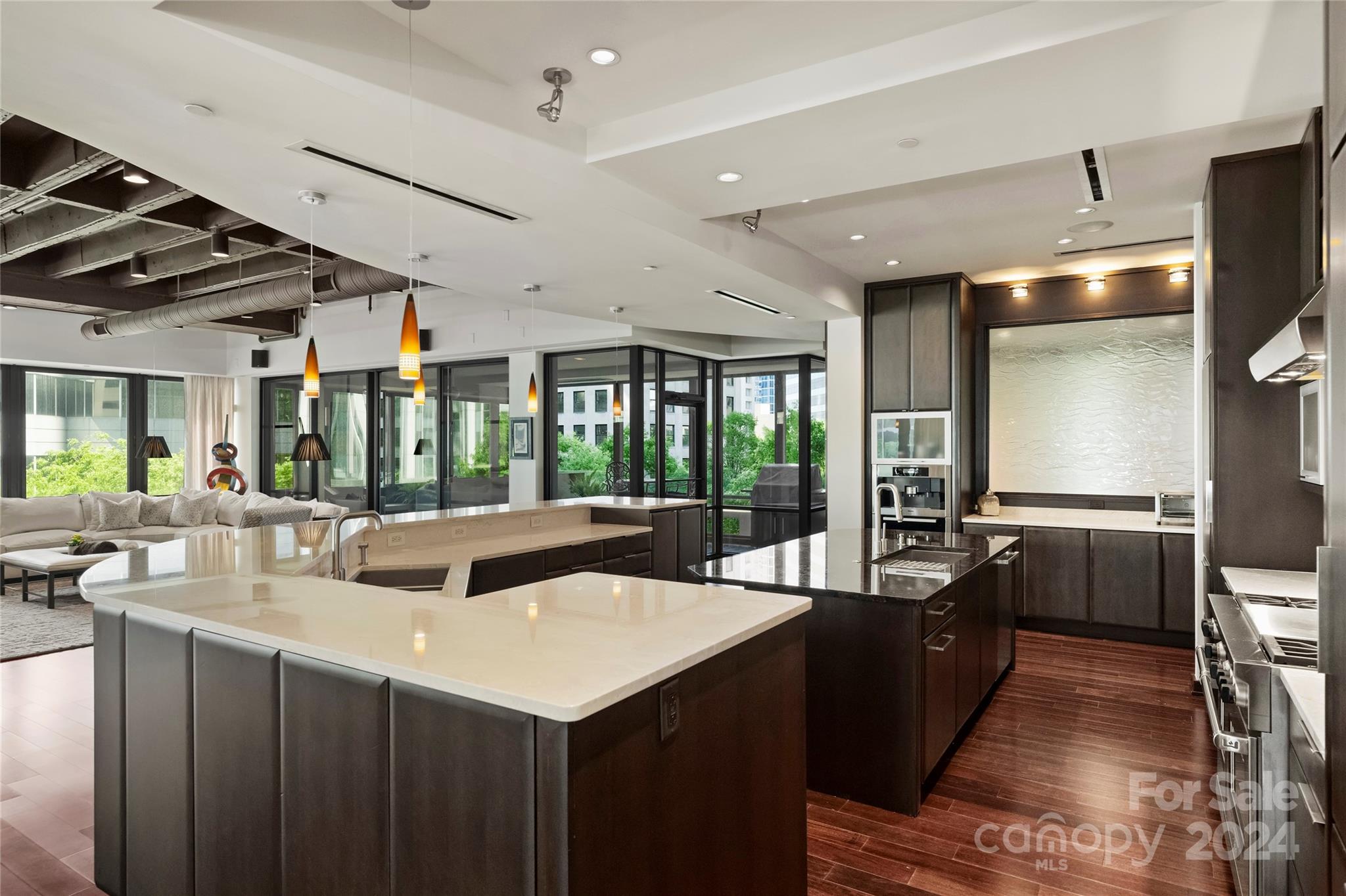 139 S Tryon Street Charlotte NC 28202