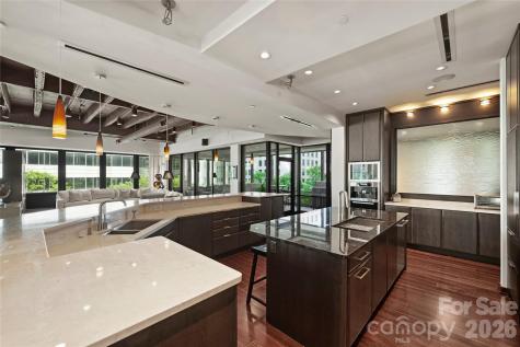 139 S Tryon Street Charlotte NC 28202