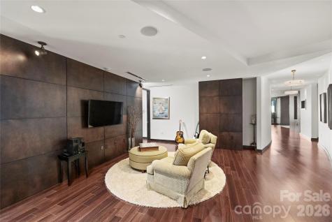 139 S Tryon Street Charlotte NC 28202