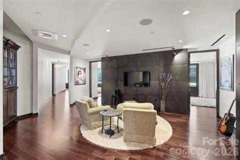 139 S Tryon Street Charlotte NC 28202