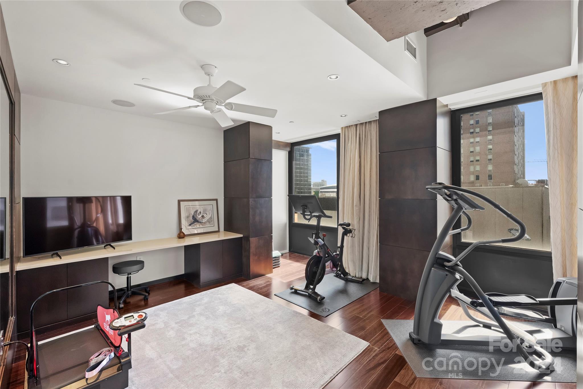 139 S Tryon Street Charlotte NC 28202