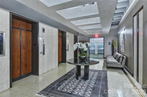 139 S Tryon Street Charlotte NC 28202