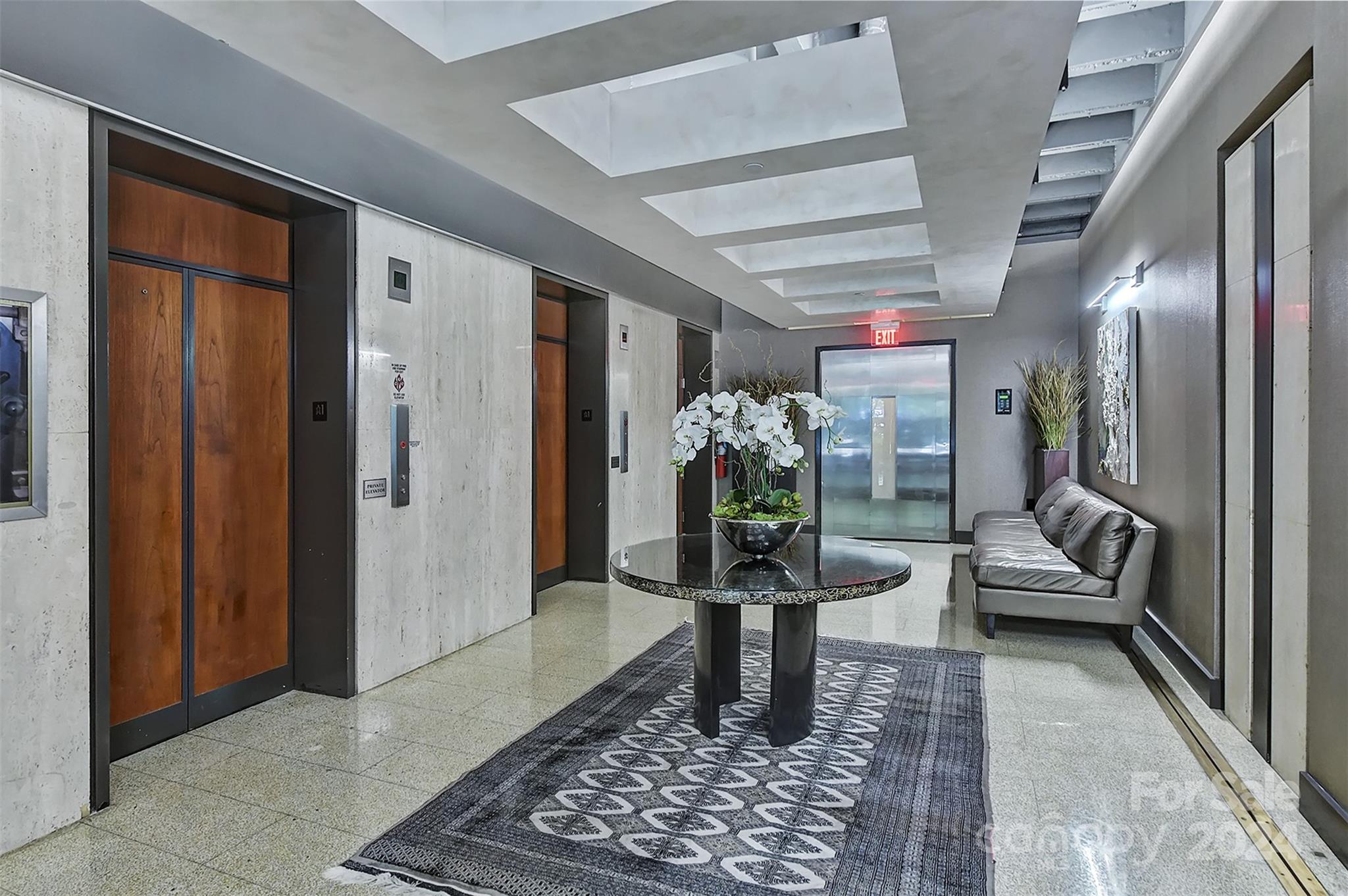 139 S Tryon Street Charlotte NC 28202