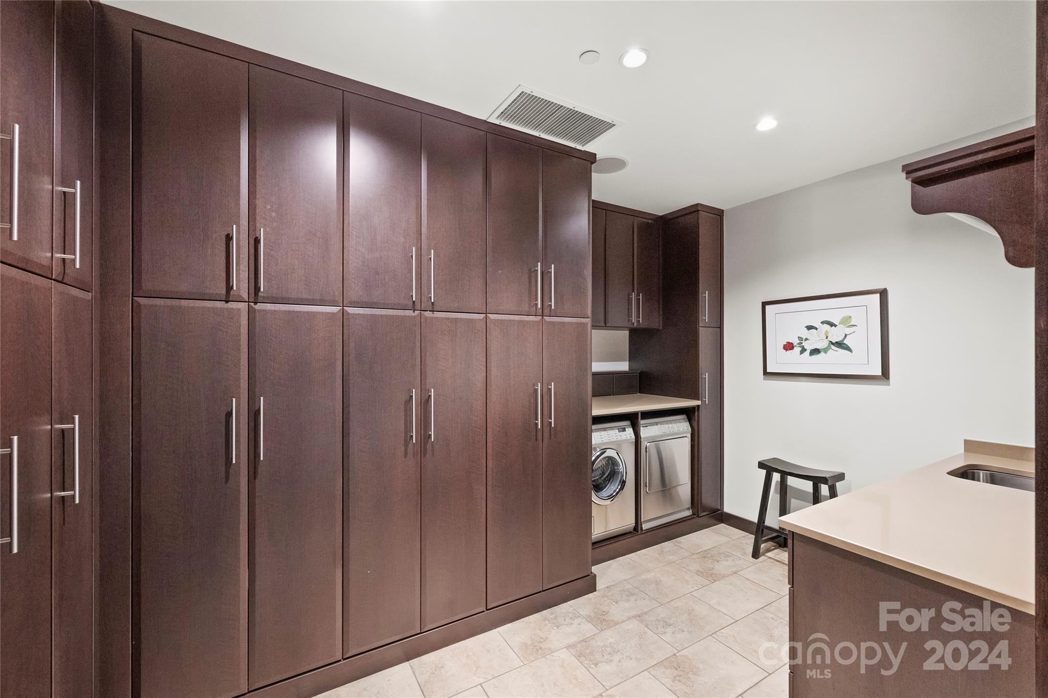 139 S Tryon Street Charlotte NC 28202