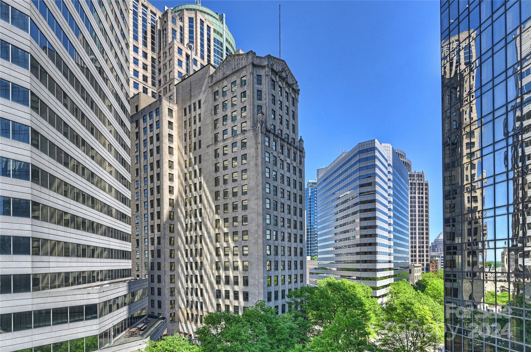 139 S Tryon Street Charlotte NC 28202