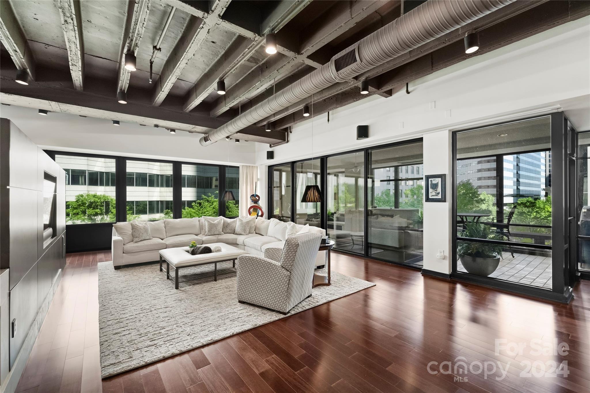 139 S Tryon Street Charlotte NC 28202