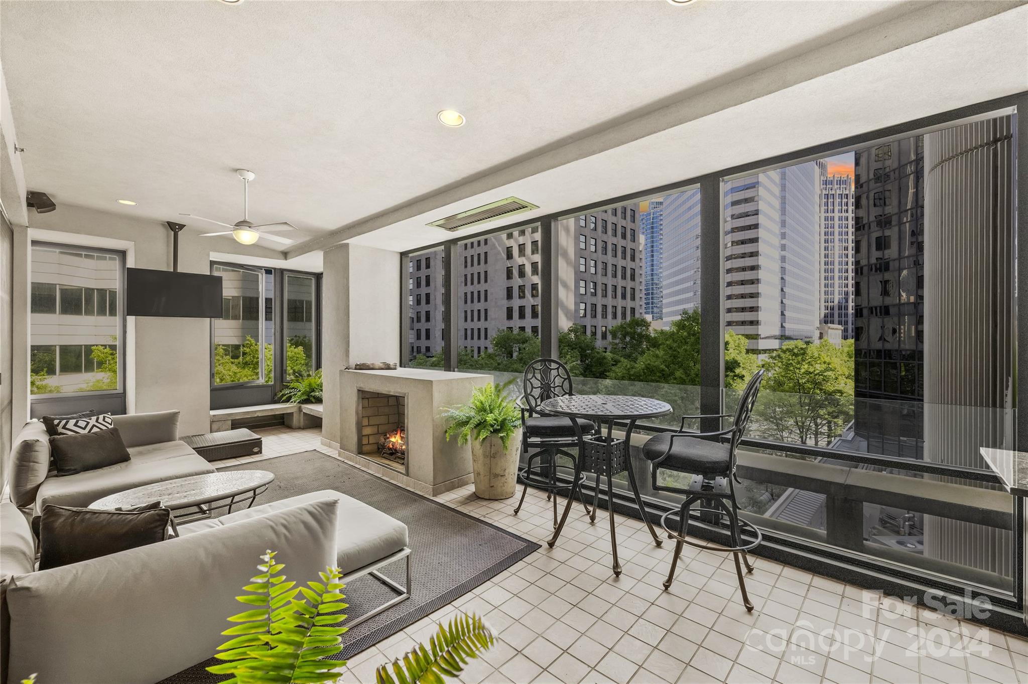 139 S Tryon Street Charlotte NC 28202