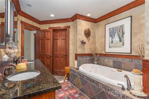 1802 Timber Trail Asheville NC 28804