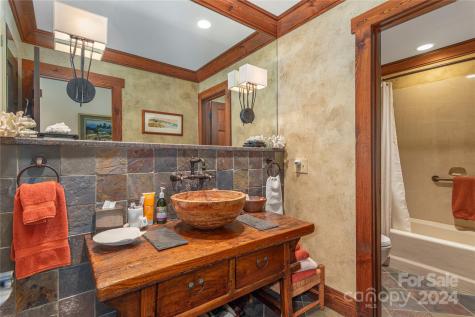 1802 Timber Trail Asheville NC 28804