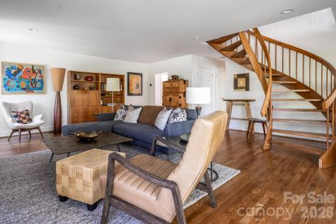 1002 Timber Lane Asheville NC 28804
