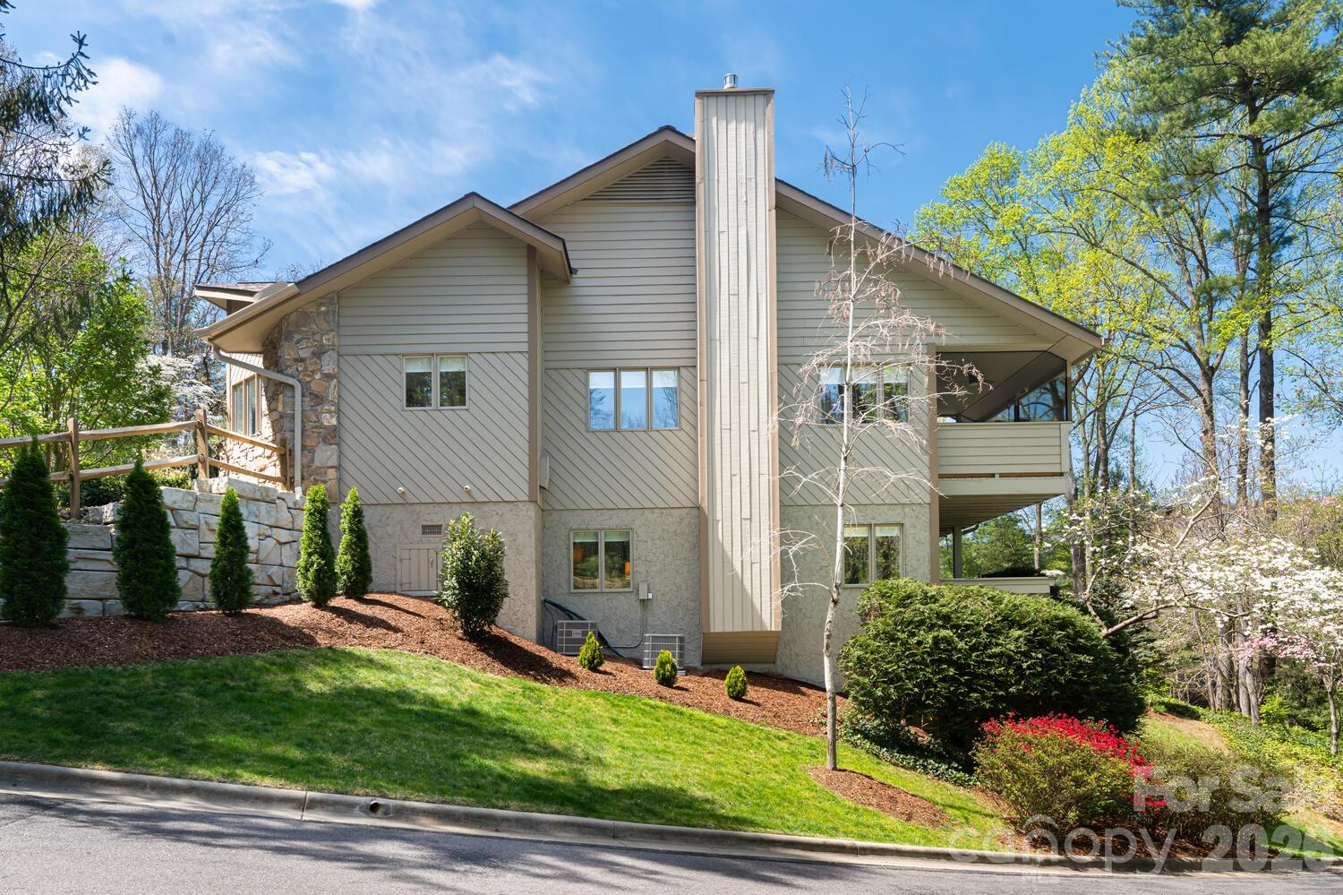 1002 Timber Lane Asheville NC 28804