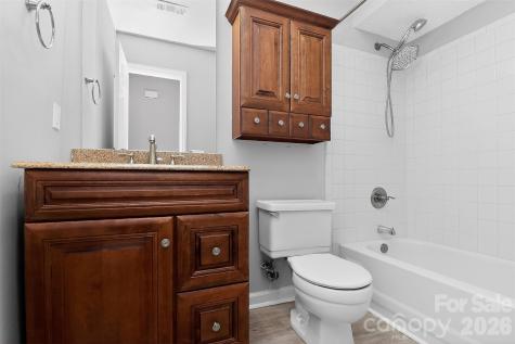 5009 Sharon Road Charlotte NC 28210