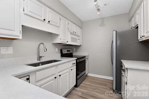 5009 Sharon Road Charlotte NC 28210