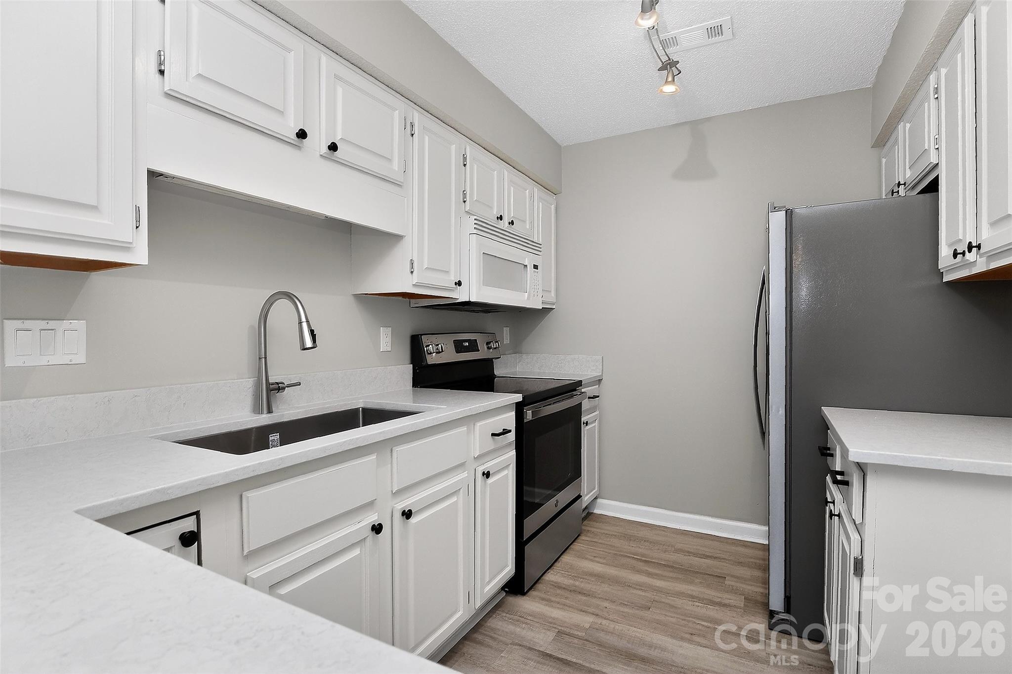 5009 Sharon Road Charlotte NC 28210