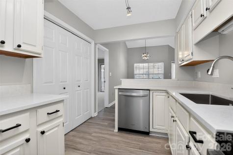 5009 Sharon Road Charlotte NC 28210