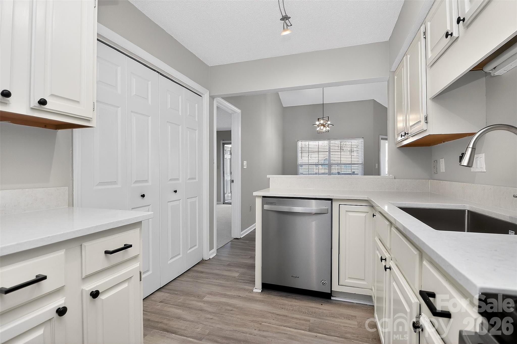 5009 Sharon Road Charlotte NC 28210