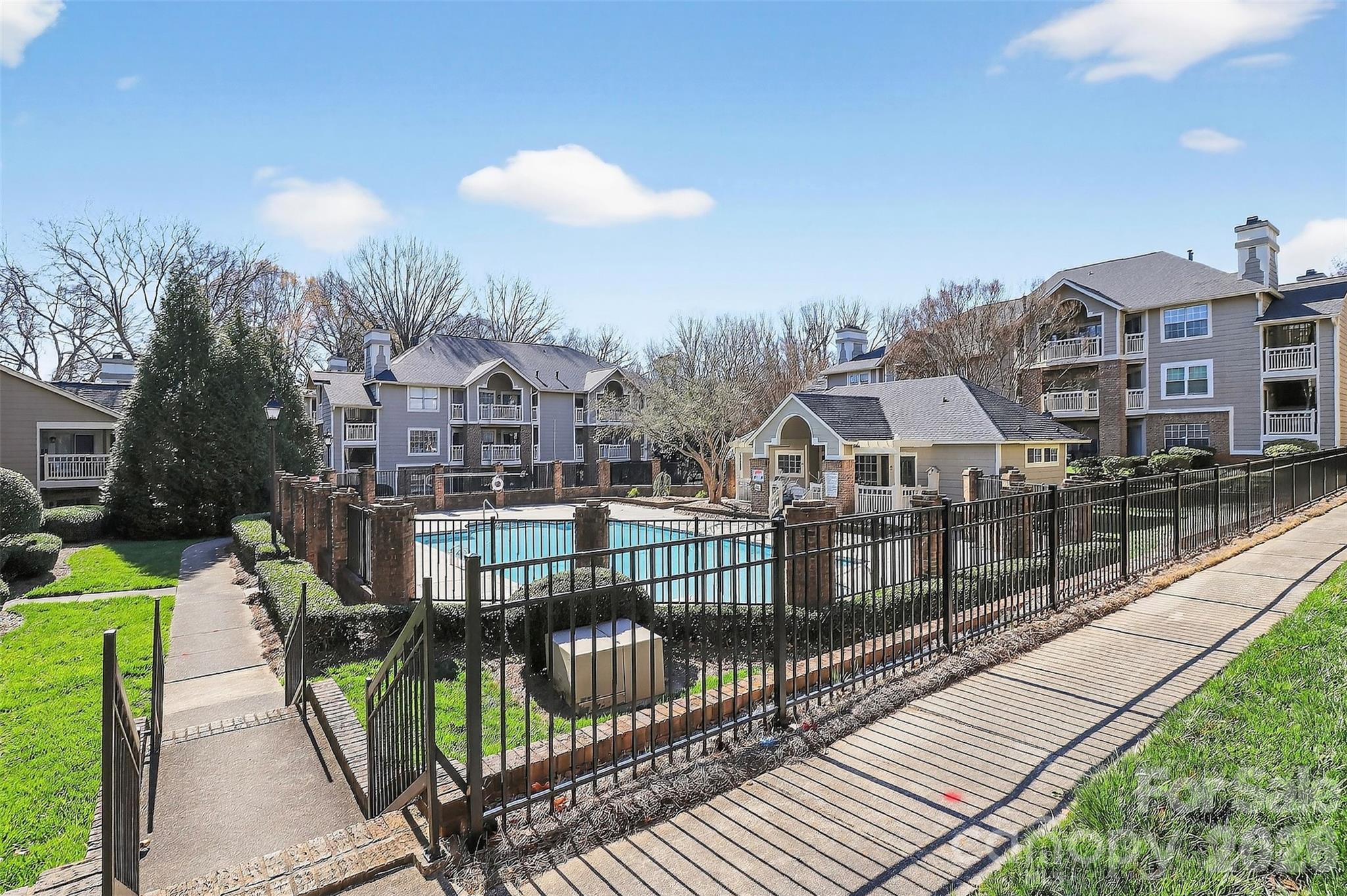 5009 Sharon Road Charlotte NC 28210