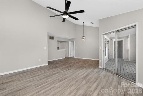 5009 Sharon Road Charlotte NC 28210