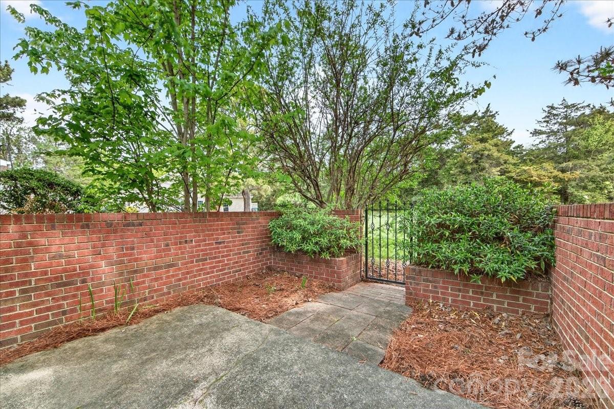 9227 N Vicksburg Park Court Charlotte NC 28210