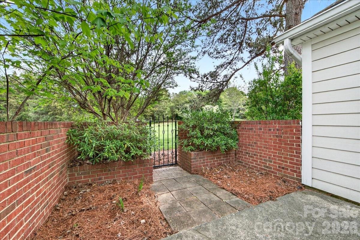 9227 N Vicksburg Park Court Charlotte NC 28210