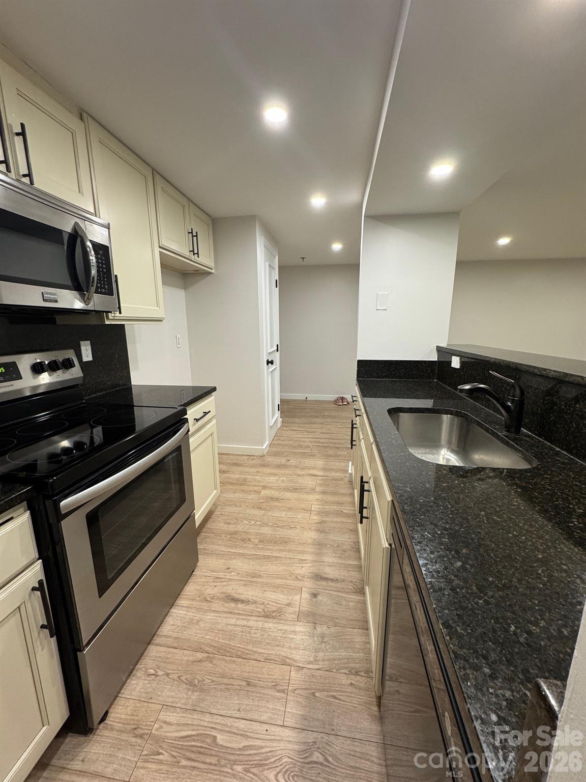 1604 Arlyn Circle Charlotte NC 28213