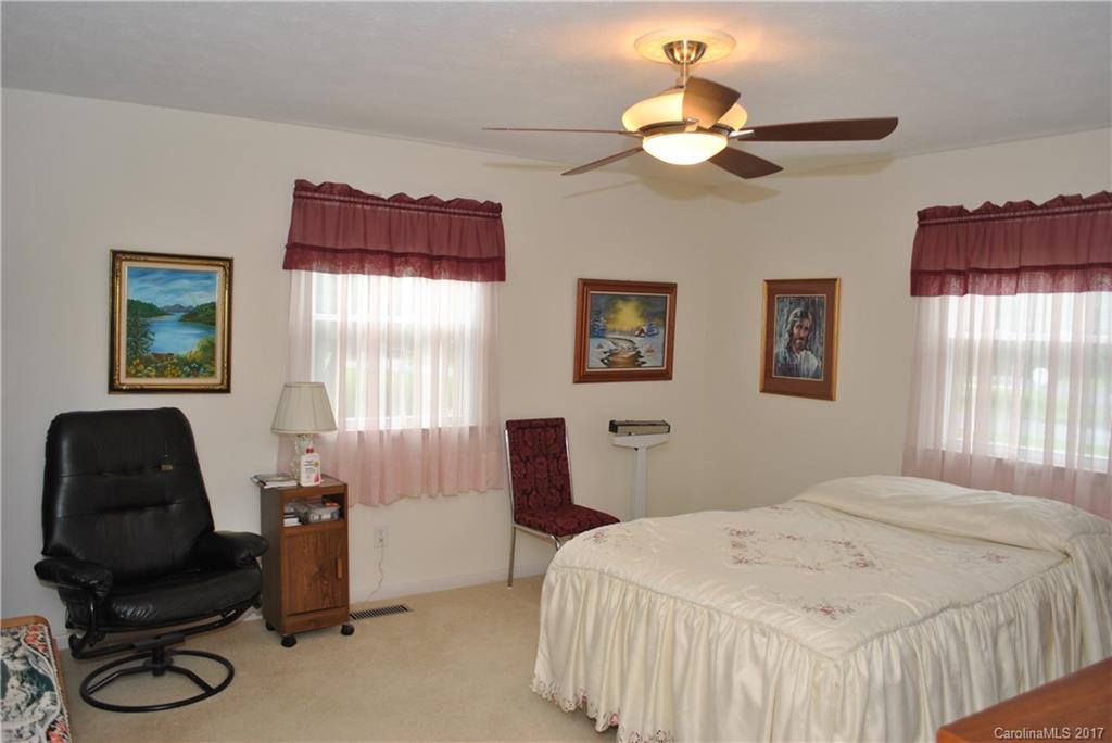 101 Oakwood Place Hendersonville NC 28739