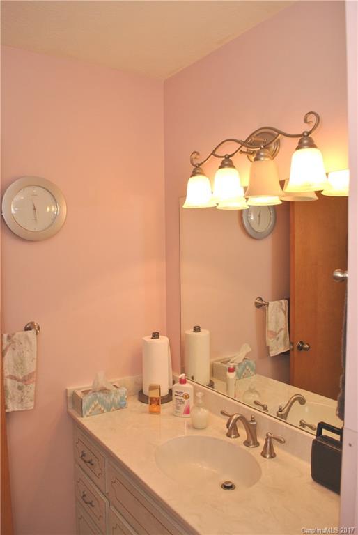 101 Oakwood Place Hendersonville NC 28739