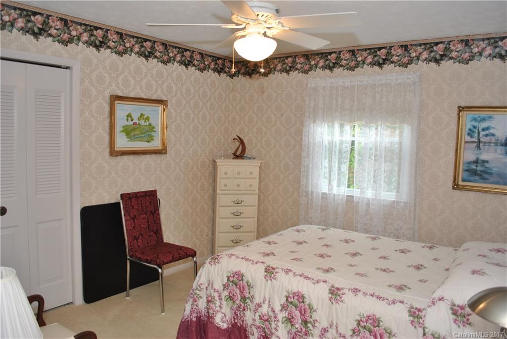 101 Oakwood Place Hendersonville NC 28739
