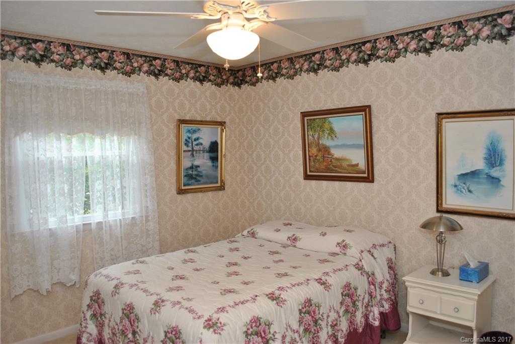 101 Oakwood Place Hendersonville NC 28739