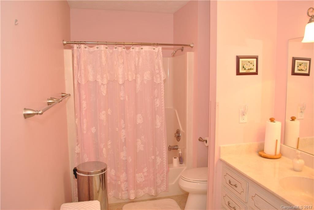 101 Oakwood Place Hendersonville NC 28739