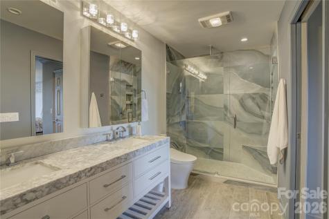 204 Fleetwood Plaza Hendersonville NC 28739