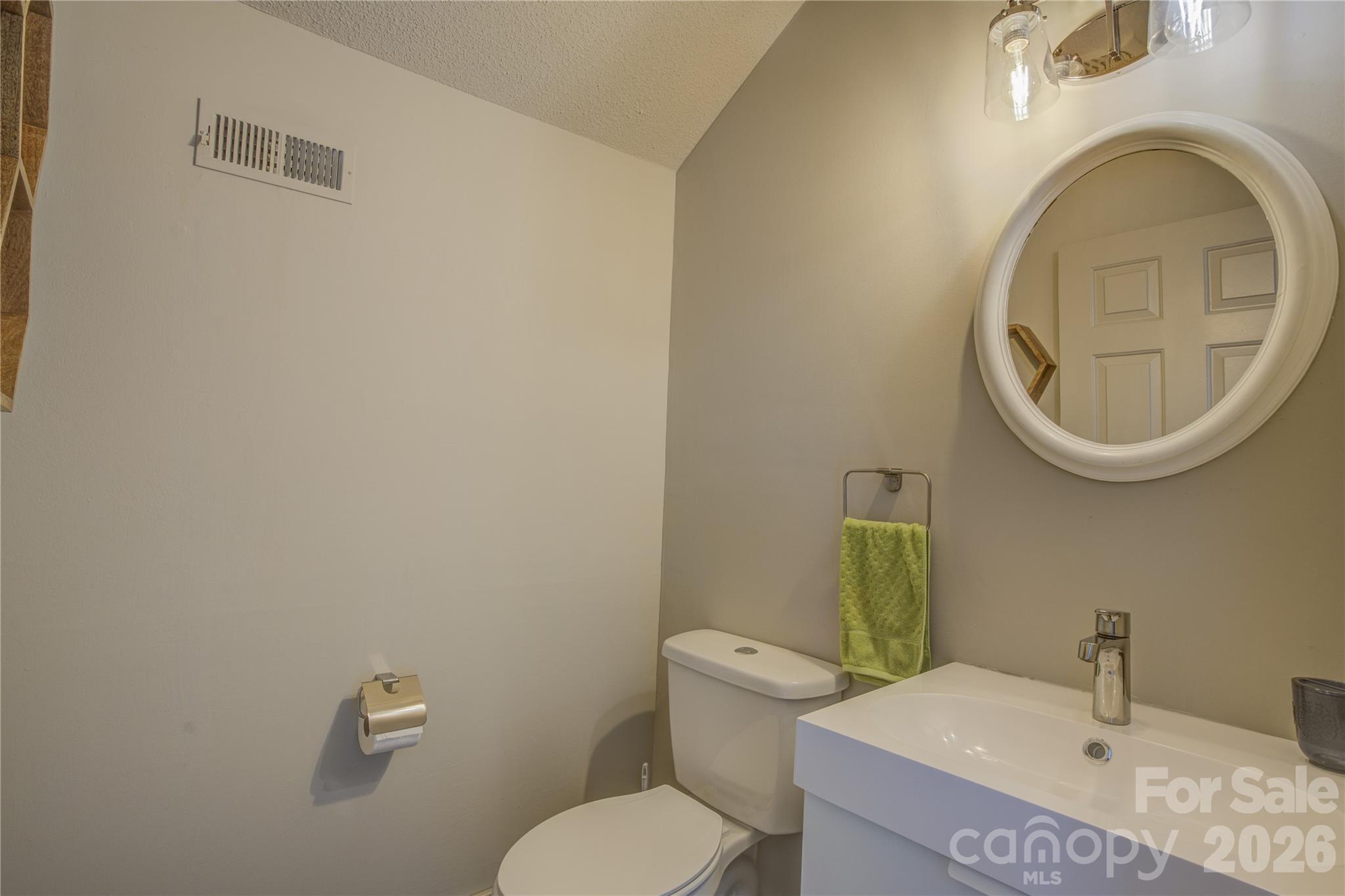 204 Fleetwood Plaza Hendersonville NC 28739