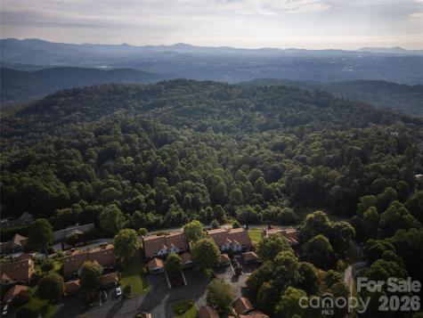 204 Fleetwood Plaza Hendersonville NC 28739