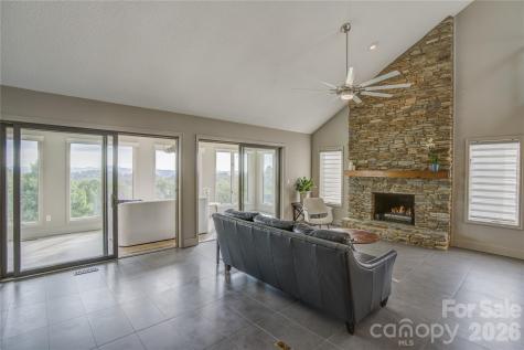 204 Fleetwood Plaza Hendersonville NC 28739