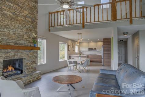 204 Fleetwood Plaza Hendersonville NC 28739