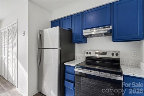 6148 Heath Ridge Court Charlotte NC 28210
