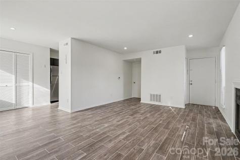 6148 Heath Ridge Court Charlotte NC 28210