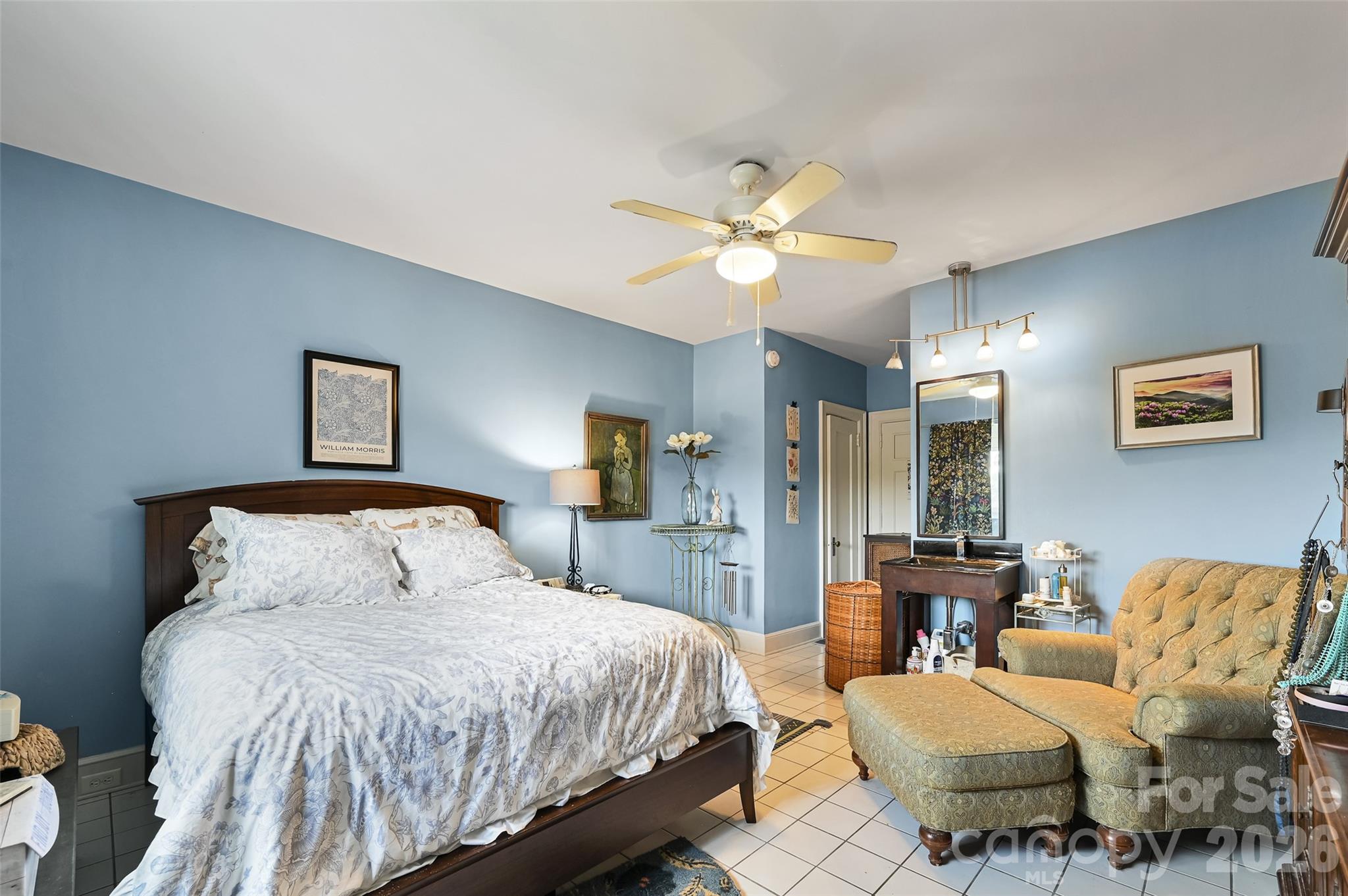 538 N Main Street Hendersonville NC 28792