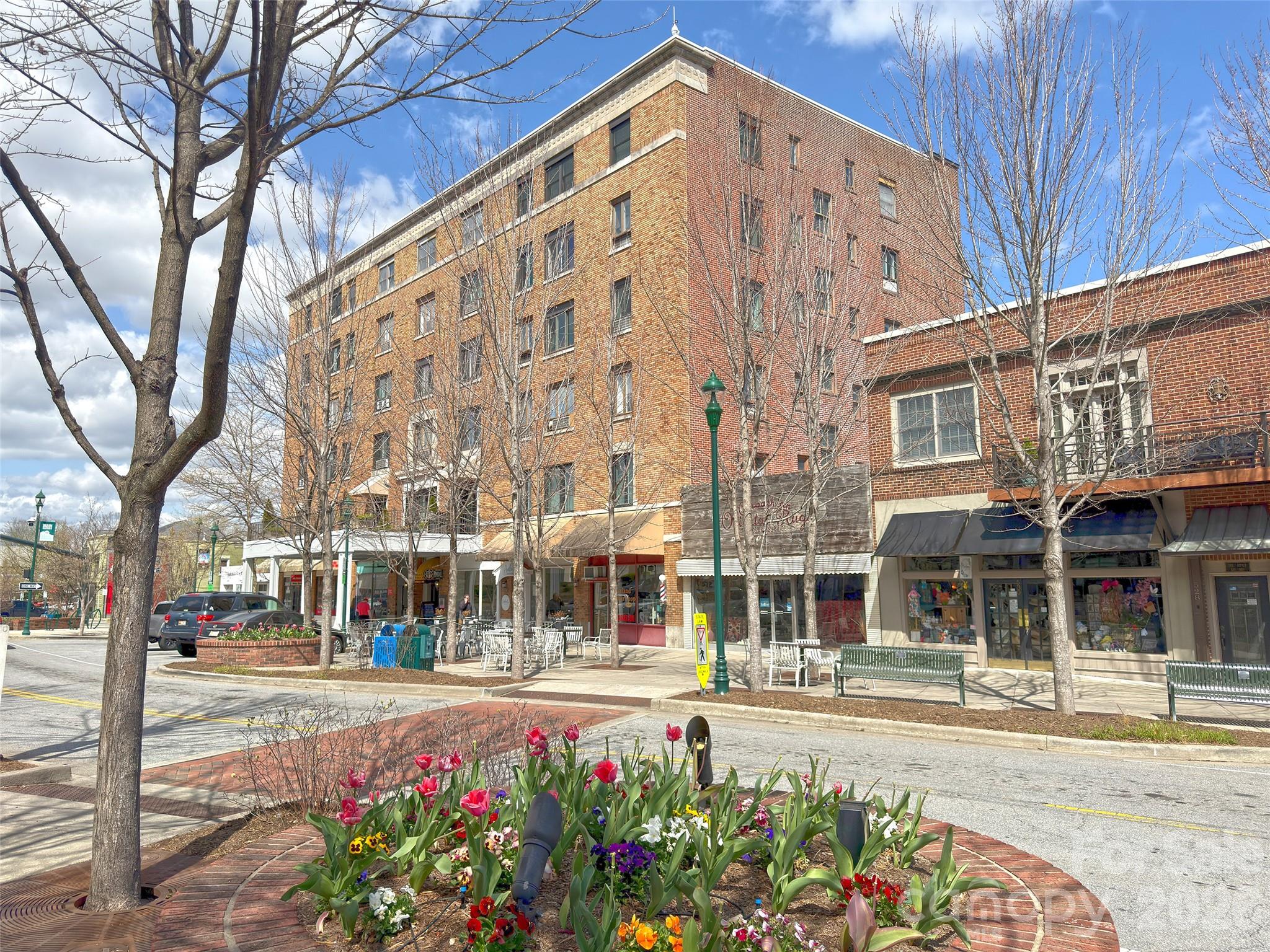 538 N Main Street Hendersonville NC 28792