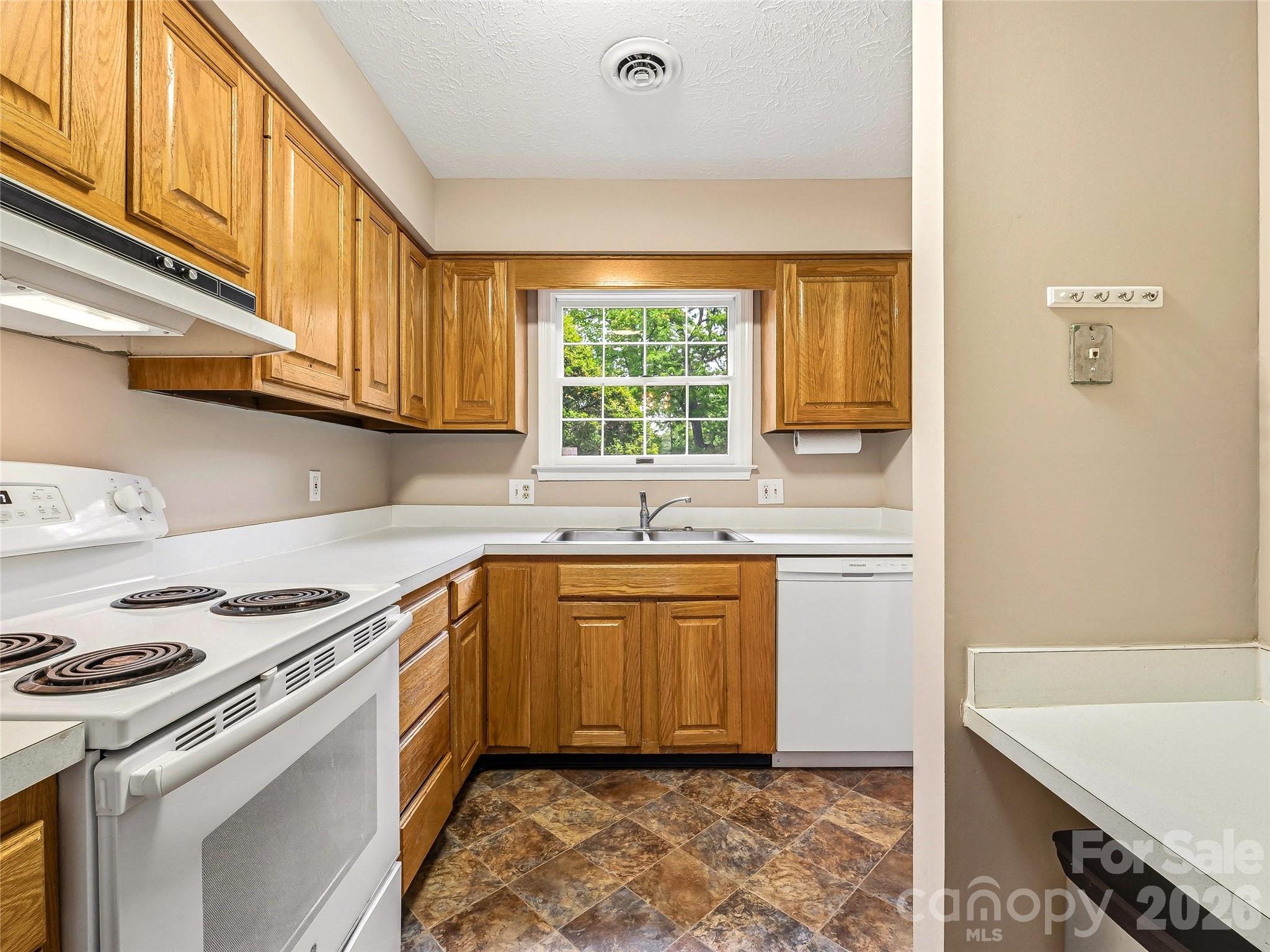 1409 Kensington Road Hendersonville NC 28791