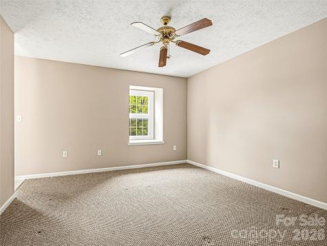 1409 Kensington Road Hendersonville NC 28791
