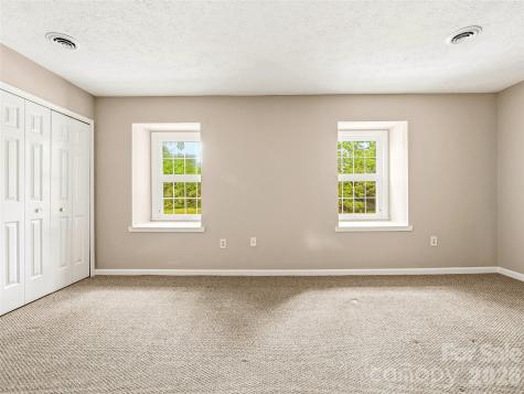 1409 Kensington Road Hendersonville NC 28791