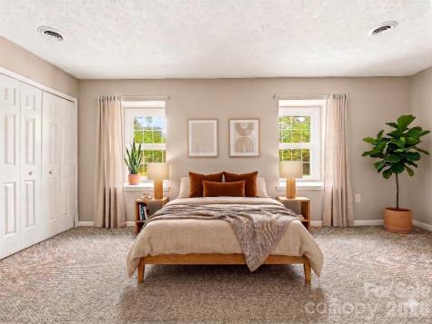 1409 Kensington Road Hendersonville NC 28791
