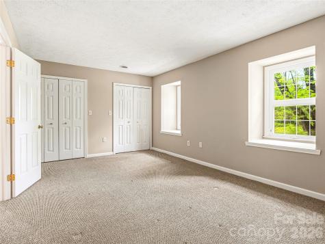 1409 Kensington Road Hendersonville NC 28791