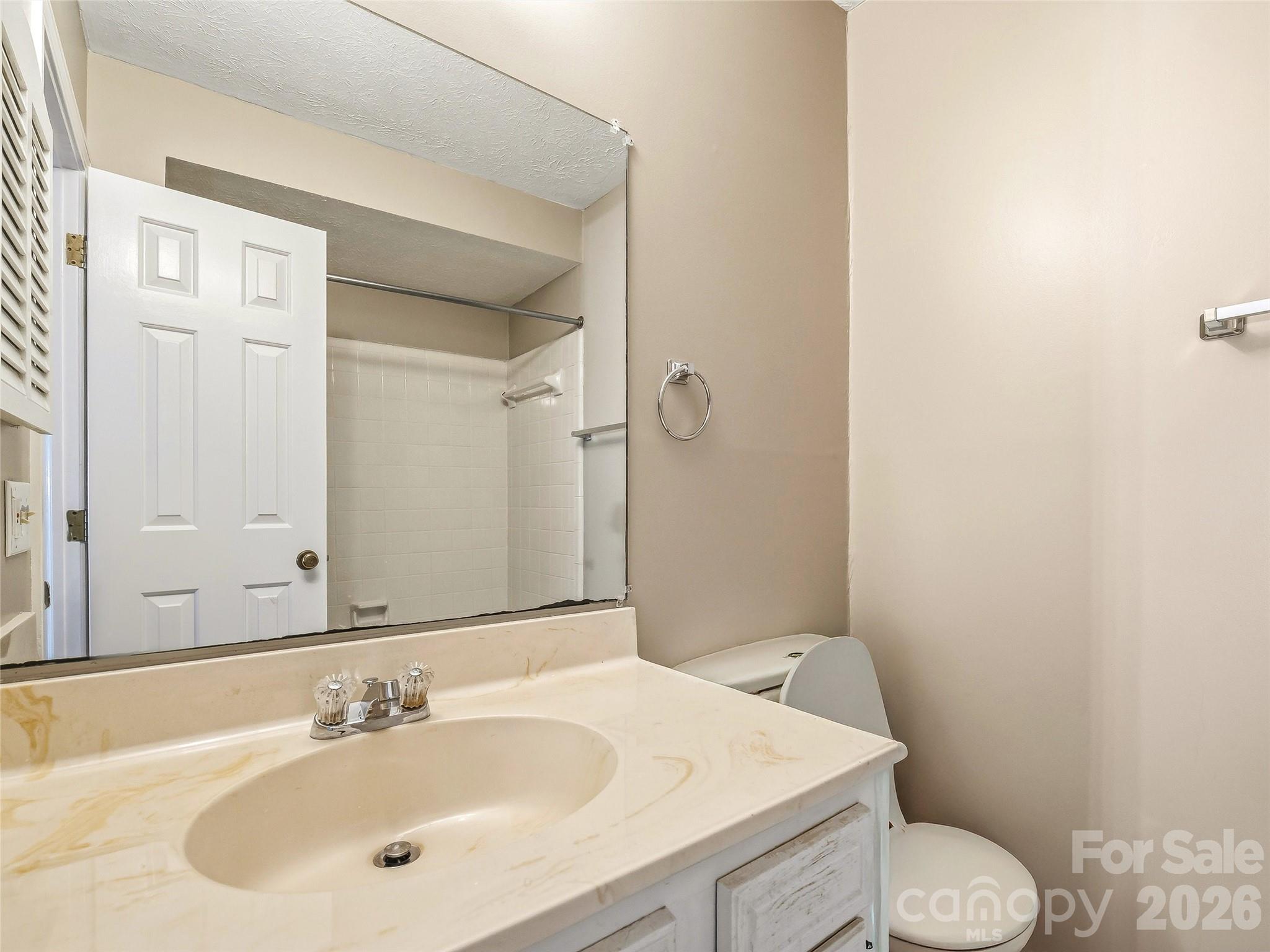 1409 Kensington Road Hendersonville NC 28791