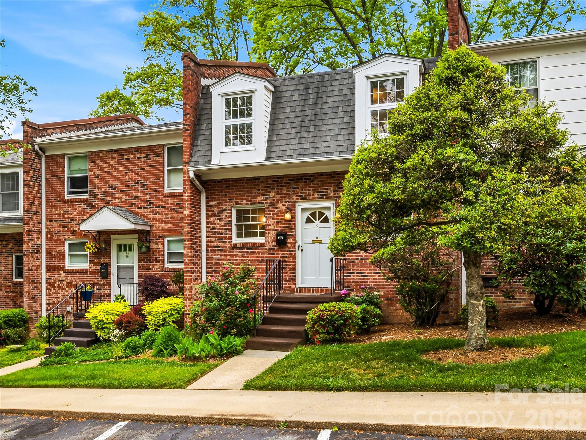 1409 Kensington Road Hendersonville NC 28791