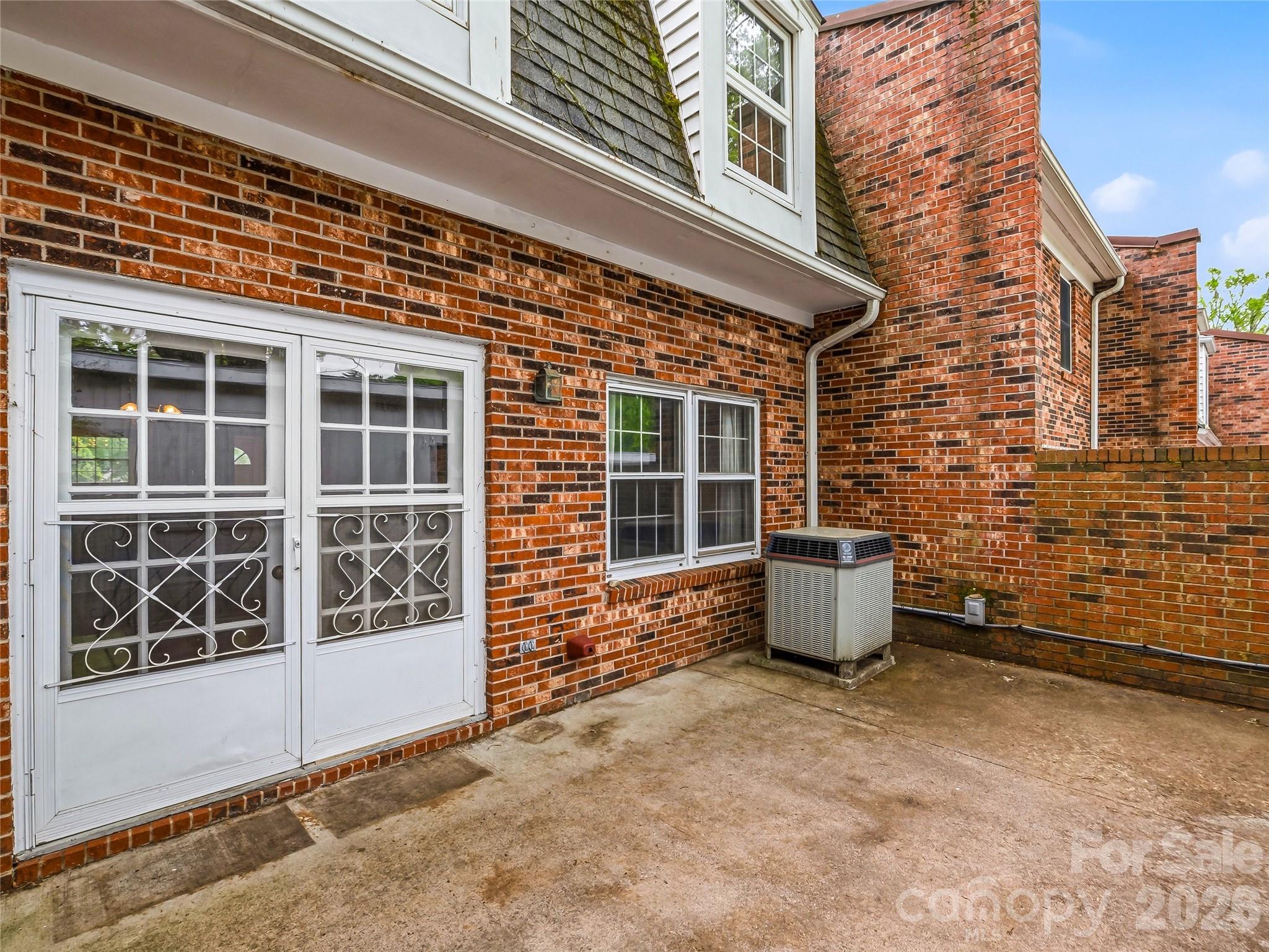 1409 Kensington Road Hendersonville NC 28791